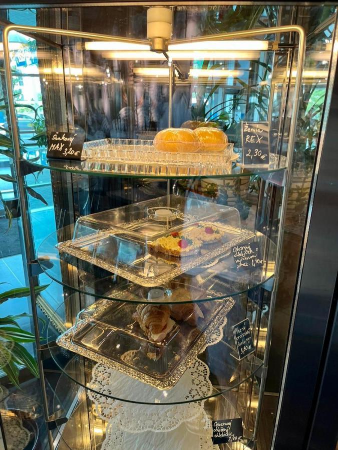 De Luxe 4 May Plaza Bratysława Zewnętrze zdjęcie