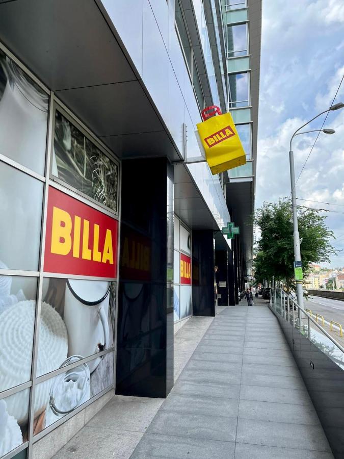 De Luxe 4 May Plaza Bratysława Zewnętrze zdjęcie