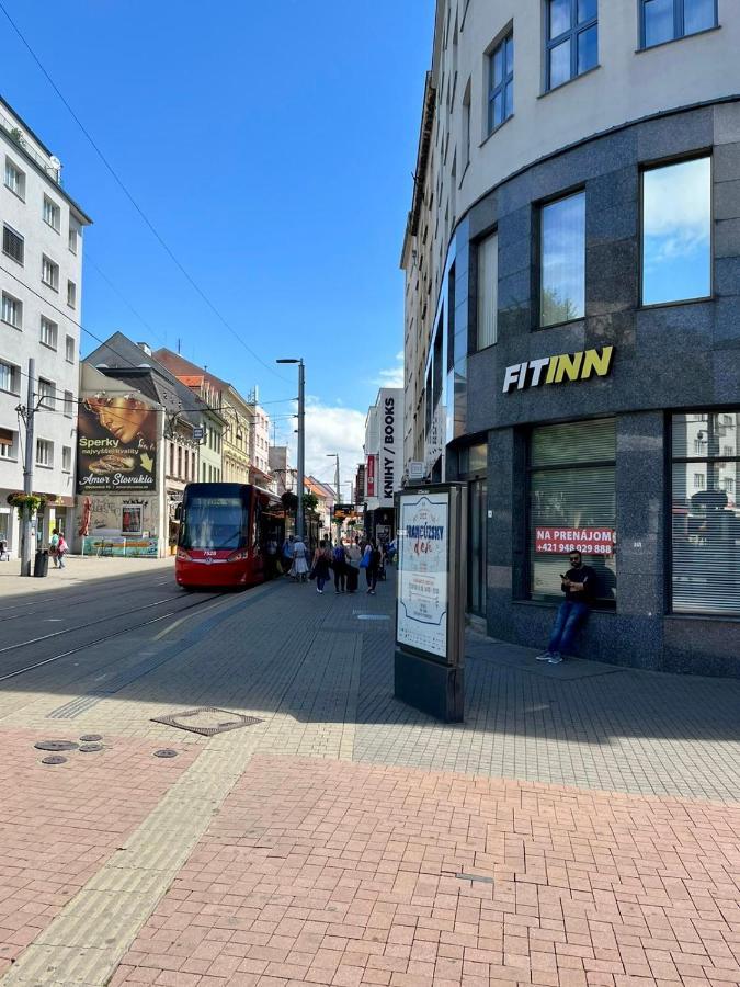 De Luxe 4 May Plaza Bratysława Zewnętrze zdjęcie